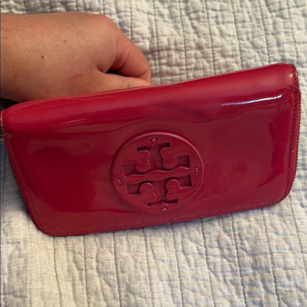 Tory Burch Fuchsia magenta Patent Leather Zip continental Wallet as Is - Picture 14 of 16